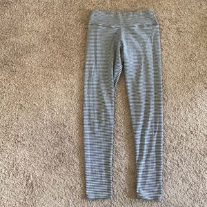 AMERICAN EAGLE OUTFITTER LEGGINGS.